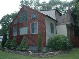 14 Giant Oak Rd, Ridge, NY 11961