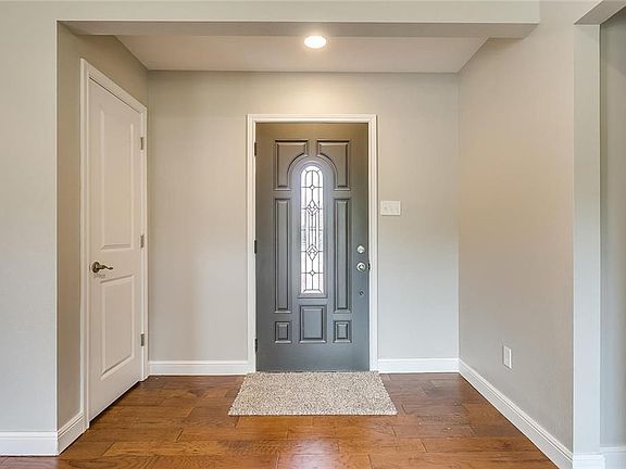 3rd image of 667 Evelyn Ln