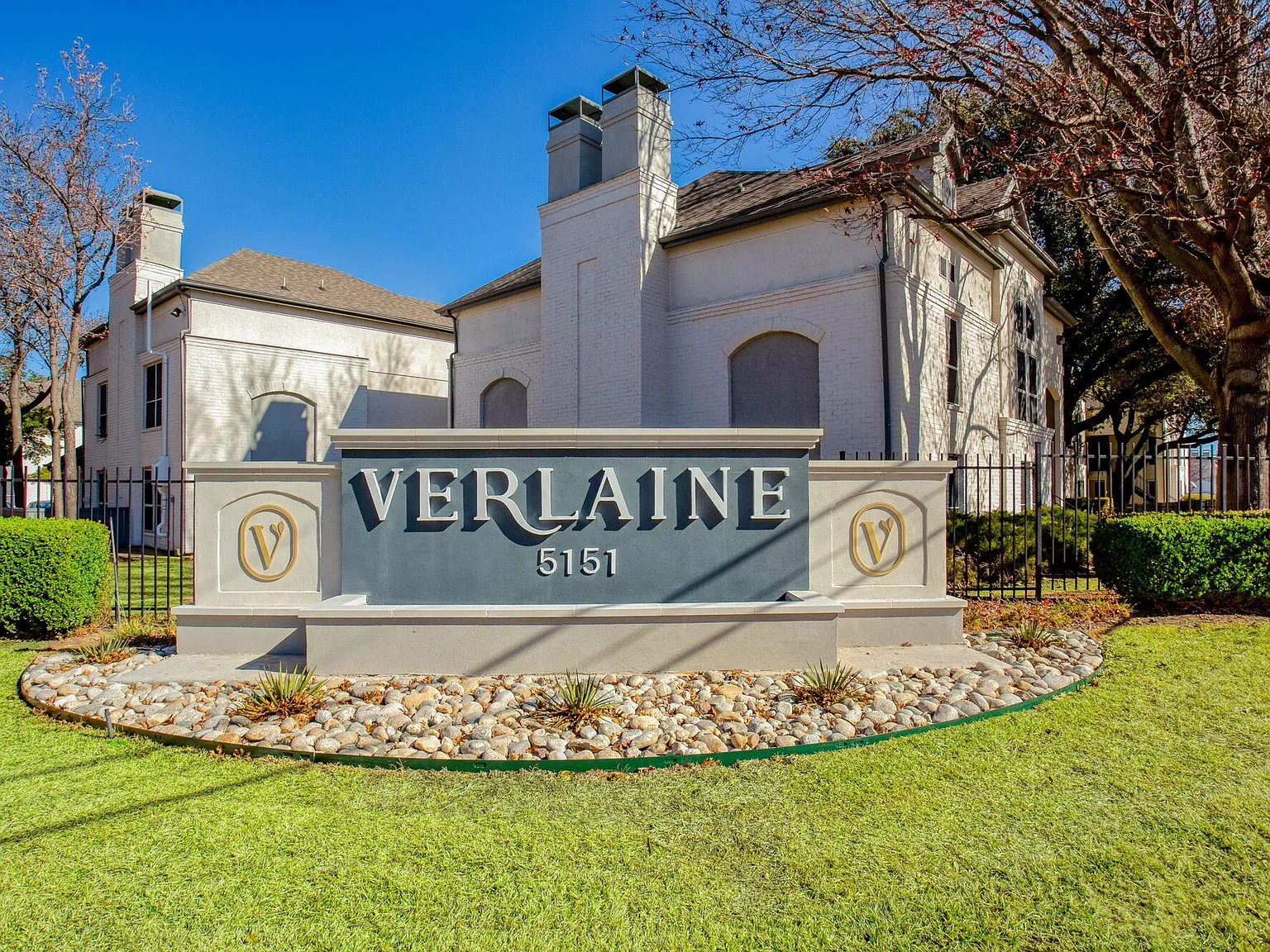 Verlaine on the Parkway — Photo 1