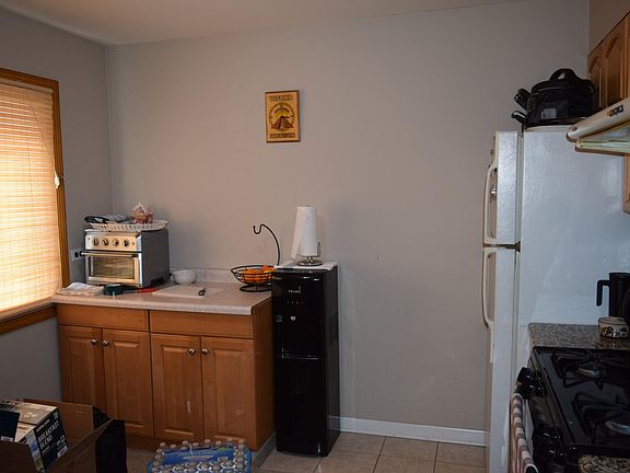 2nd image of 9018 Skokie Blvd #B