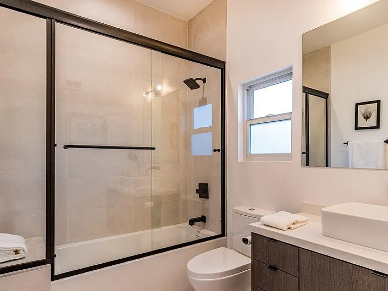 6810 Cahuenga Park Trl — Photo 14