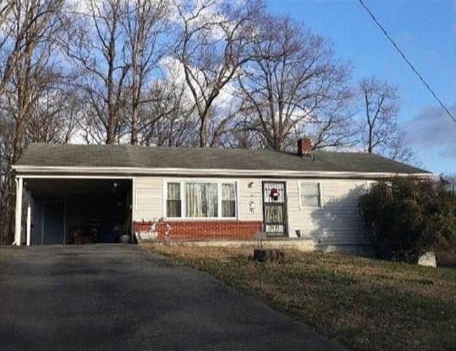 1st image of 602 Rose Ln
