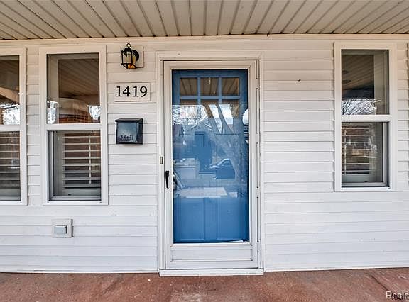 4th image of 1419 Lakepointe St