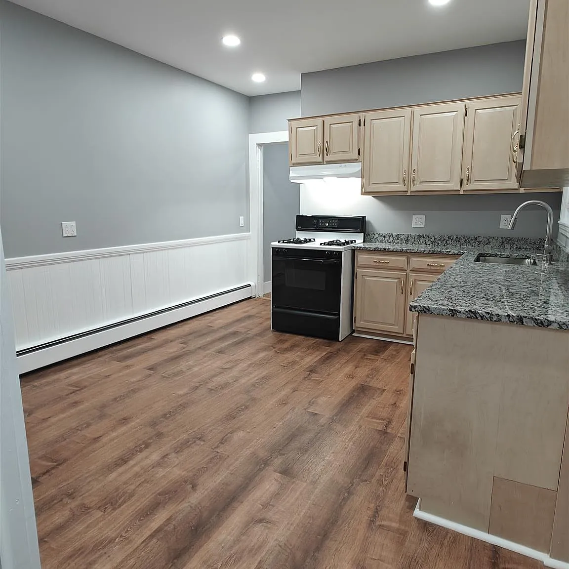 3 bed, 1130 sqft, $3,200 — Photo 2