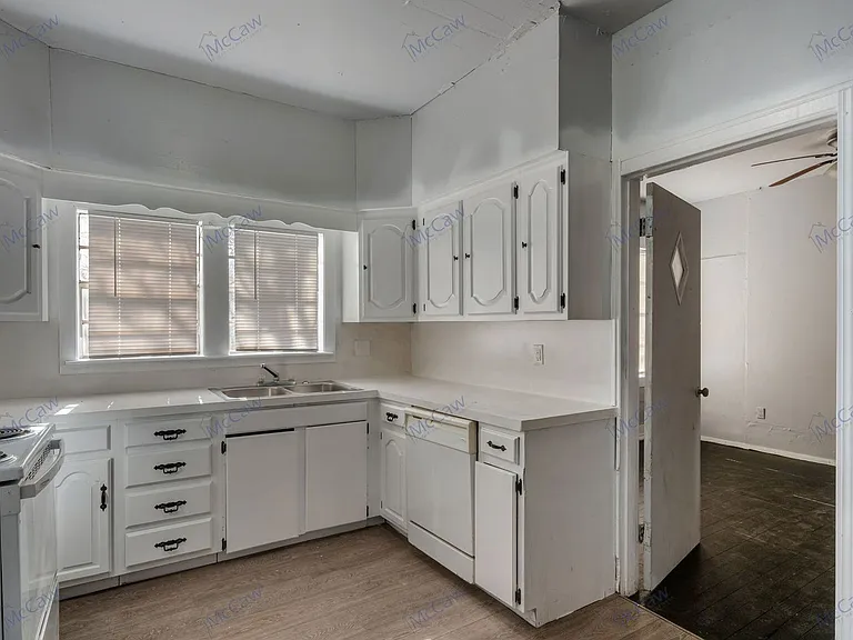 1209 Gladiolus St — Photo 8