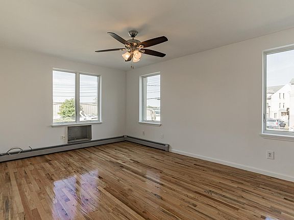 5th image of 1465 Outlook Ave Floor 2