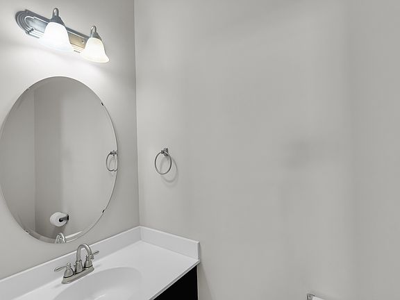 5th image of 172 Finch Ln