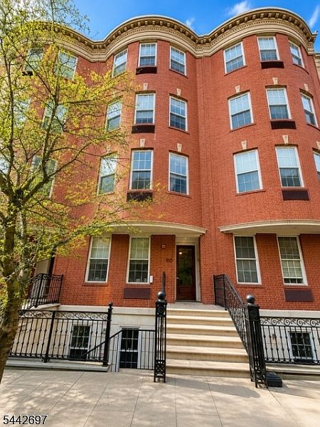 1st image of 100 Tidewater St BLDG 100 #1G
