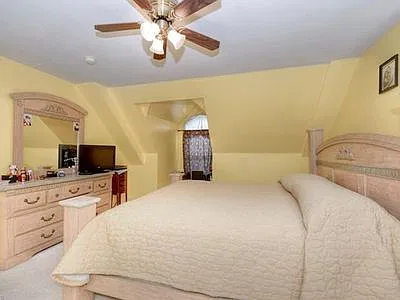 4 bed, 1404 sqft, $2,200 — Photo 2