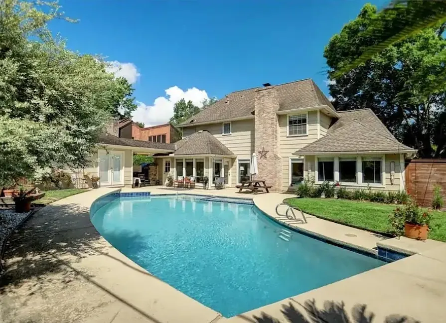 6 bed, 3.5 bath, 3092 sqft, $5,999 — Photo 2