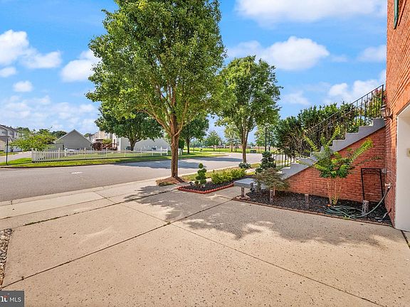 5th image of 25488 Crossfield Dr
