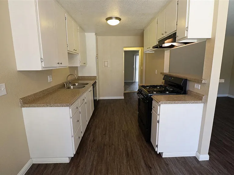 315 W Lincoln Ave — Photo 13