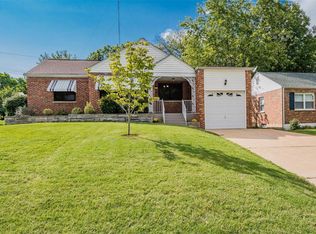 7915 E Yorkshire Dr, Saint Louis, MO 63123