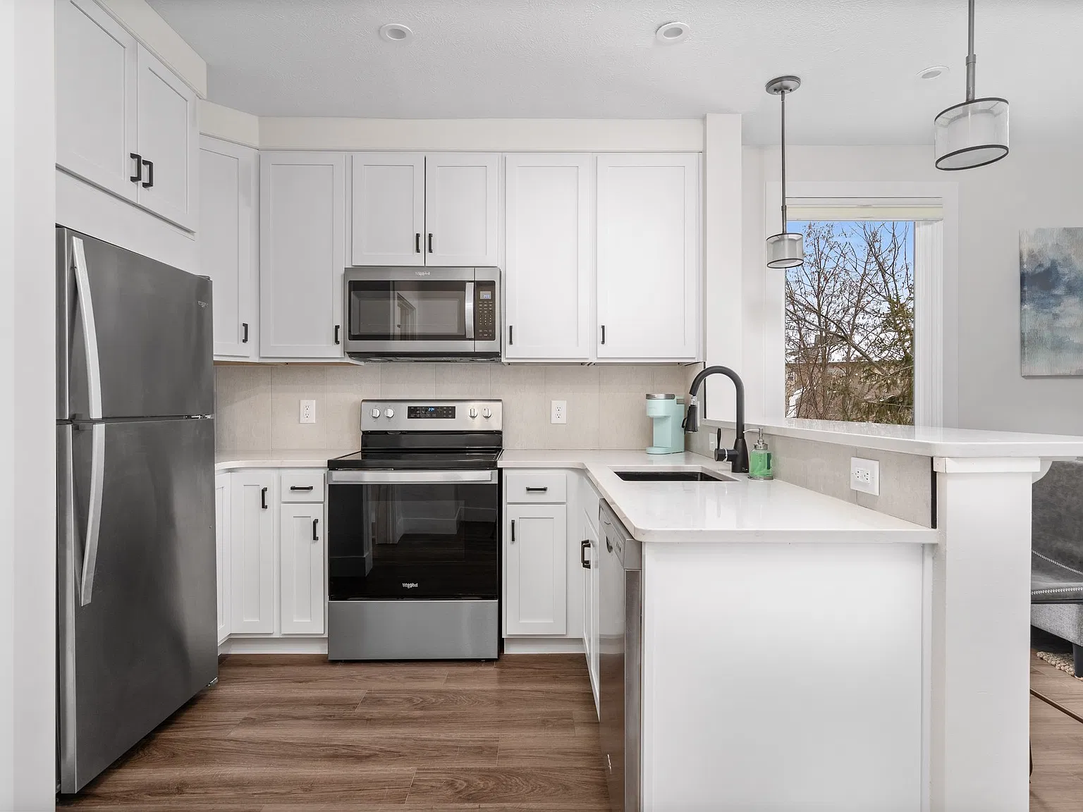 2 bed, 950 sqft, $2,300 — Photo 3