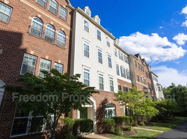 7408 Brunson Cir, Gainesville, VA 20155