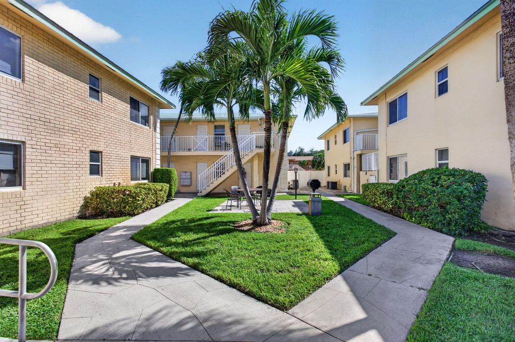 909 Pine Dr APT 9, photo 8