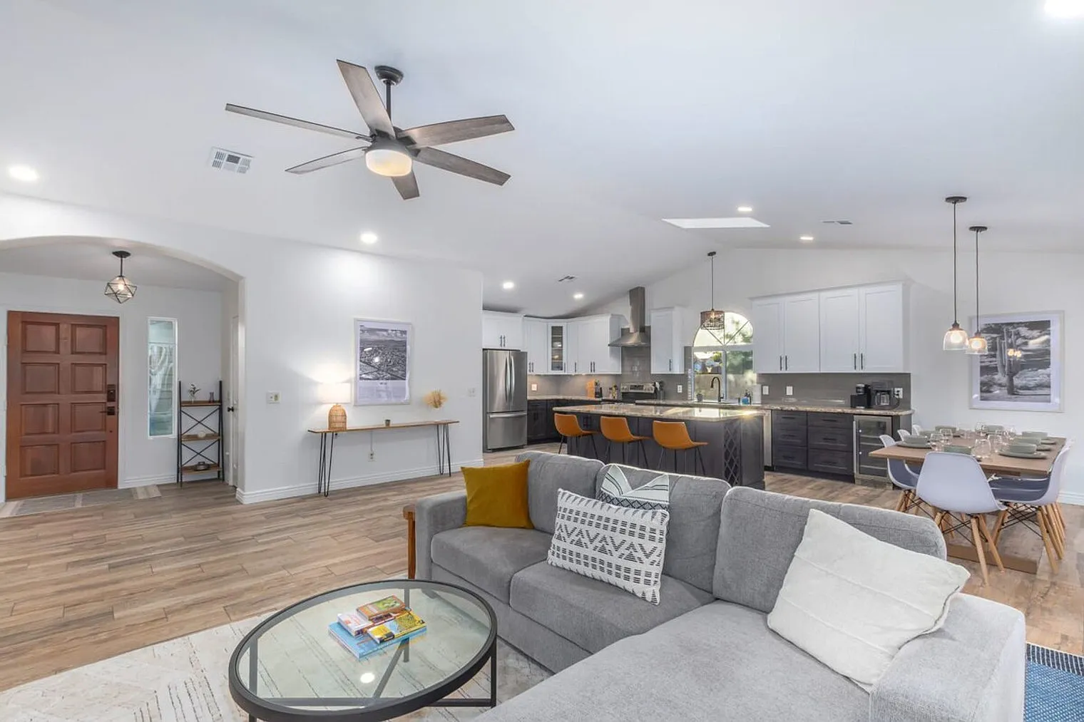 4 bed, 3.0 bath, 2497 sqft, $6,981 — Photo 2