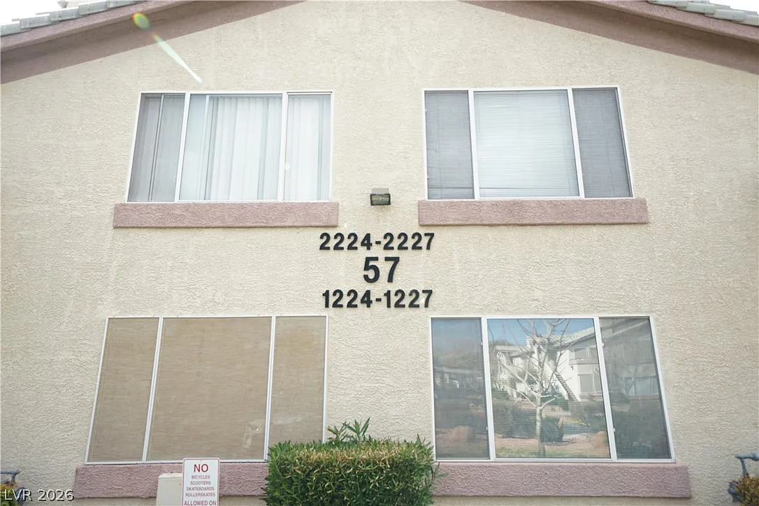 2 bed, 2.0 bath, 1029 sqft, $1,195 — Photo 2