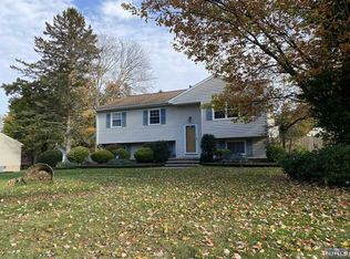 14 Cumberland Rd, West Milford, NJ 07480