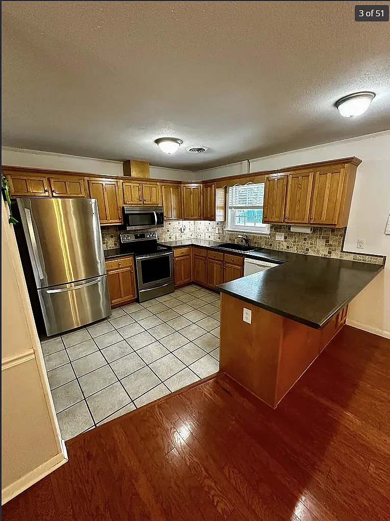 231 Greenbriar Cir — Photo 3
