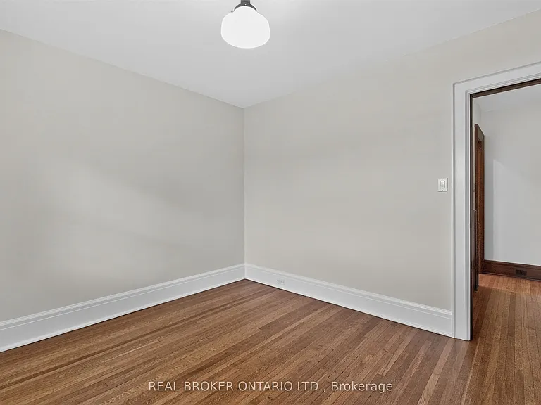 14 Mortimer Ave — Photo 24