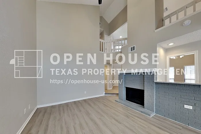 2104 Rose Cliff Ln — Photo 3
