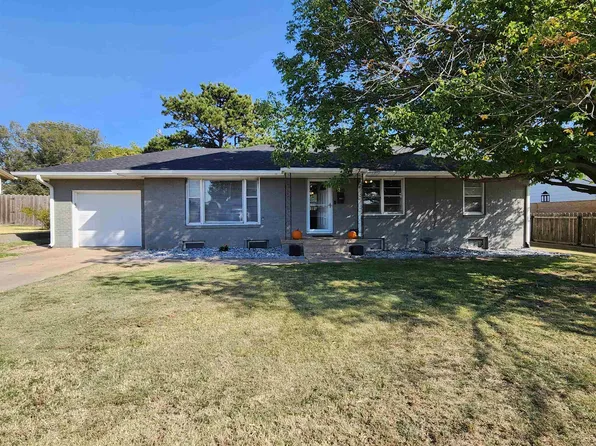 1310 Eisenhower Rd, Hays, KS 67601