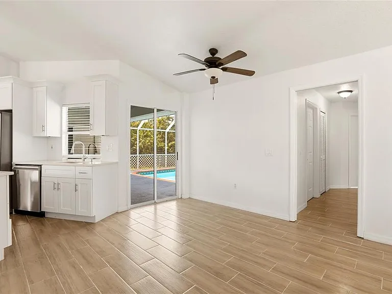 830 Columbia St — Photo 11