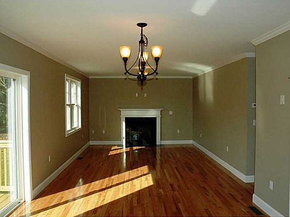 4th image of 54 Allen Ave