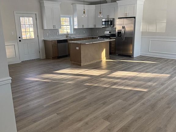 4th image of 535 Princess Ave