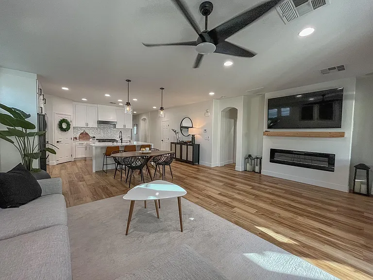 5620 Akula Bay St — Photo 7