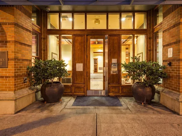 2414 1st Avenue #702, Seattle, WA 98121