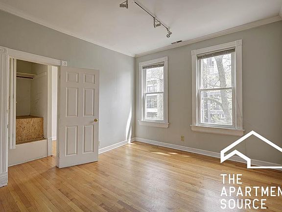 3rd image of 1934 N California Ave #2R