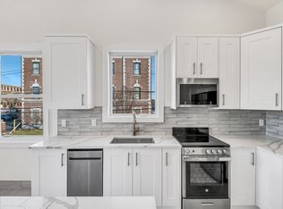 18-20 4th Ave #104, Bay Shore, NY 11706