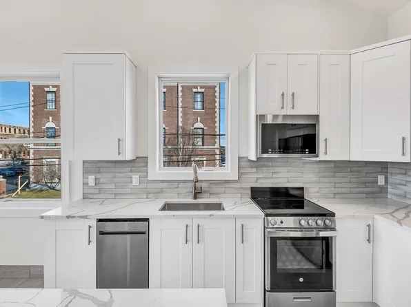 18-20 4th Ave #101, Bay Shore, NY 11706