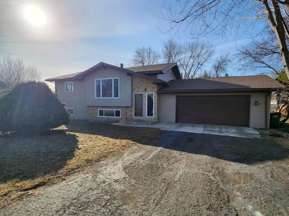 605 26th Ave NE, Willmar, MN 56201