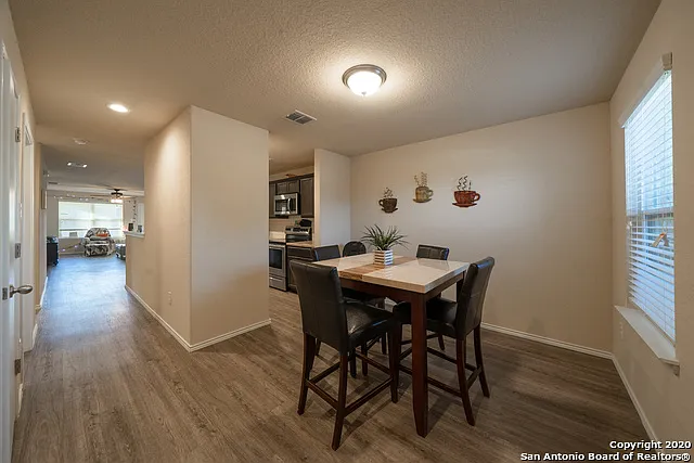 3 bed, 2.0 bath, 1455 sqft, $1,575 — Photo 3
