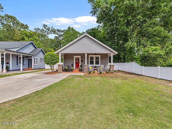 2nd image of 106 N Oleander Avenue