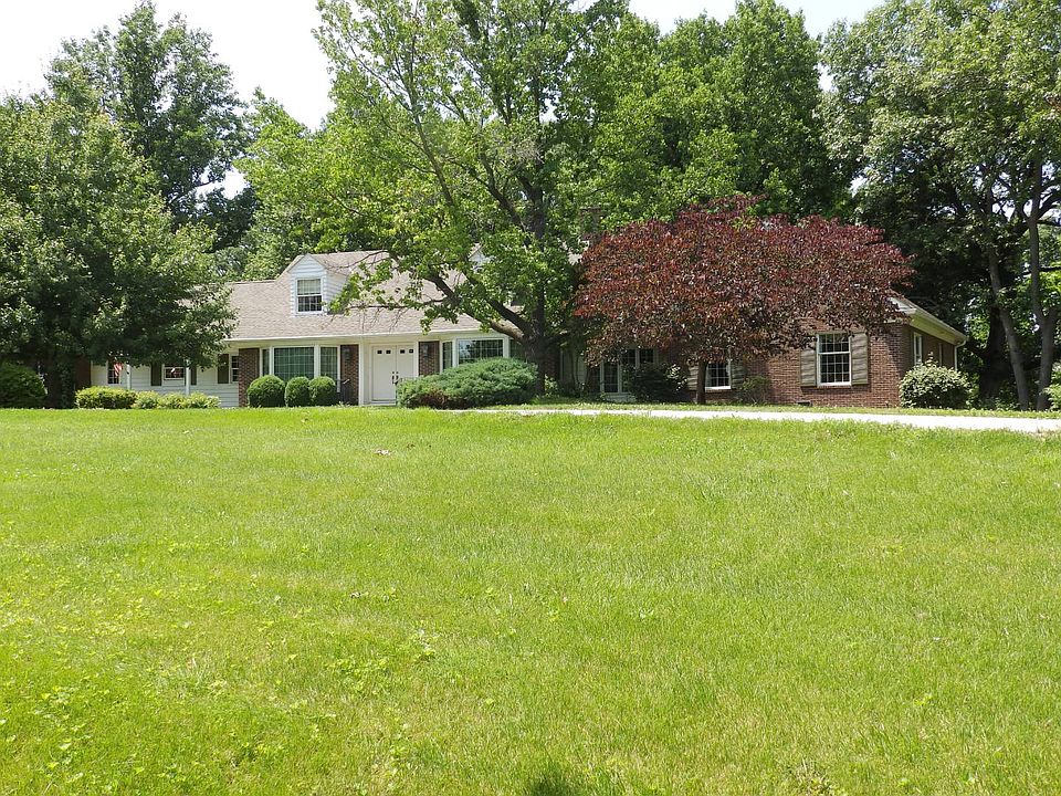 1st image of 450 Oak Hill Dr