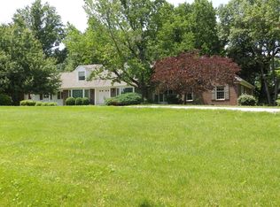 450 Oak Hill Dr, Pittsfield, IL 62363