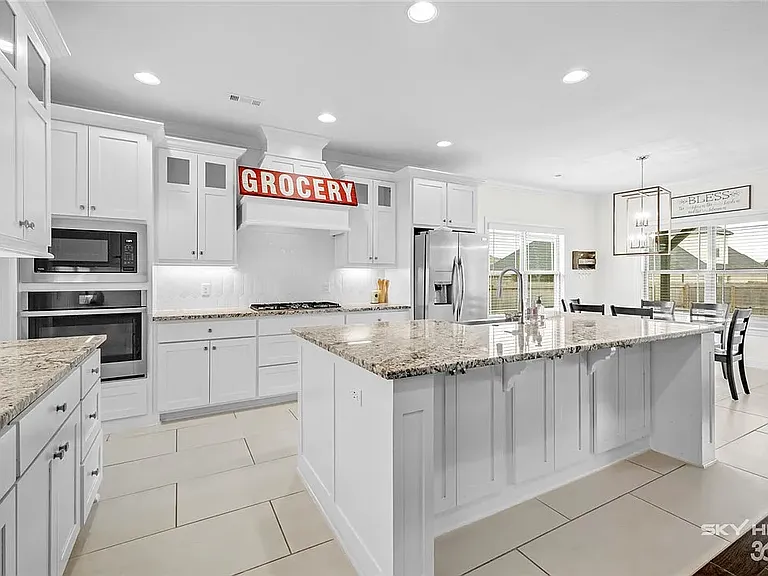 374 Tartaglia Ave — Photo 2