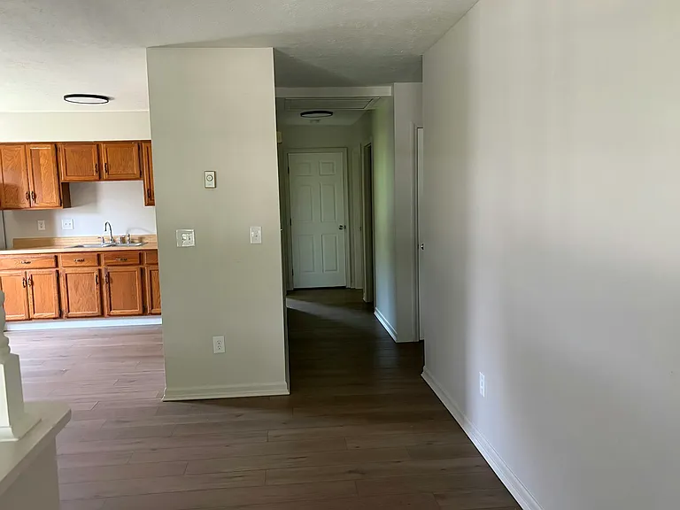 119-121 Michael Ave #121 — Photo 4