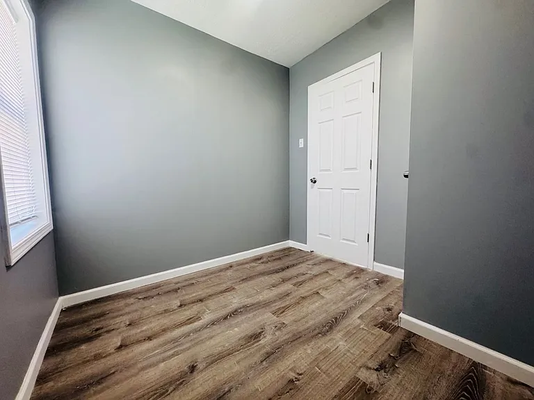 3237 Seymour Ave — Photo 14