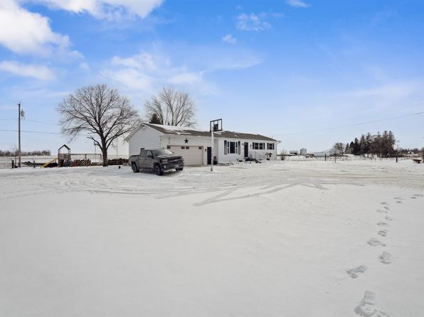 1880 Honey Creek Rd, Manchester, IA 52057