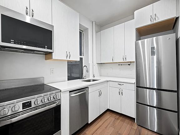 4th image of 615 1/2 Hudson St APT 8