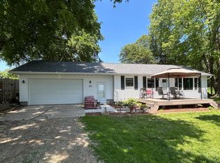 608 Lakeshore Dr, Freeborn, MN 56032