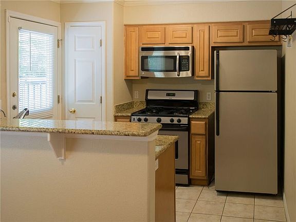2nd image of 1500 E Side Dr Unit 101-B