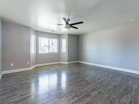 4th image of 677 Aurora Ct