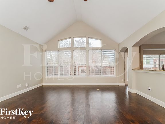 4th image of 3921 Cloudcrest Dr
