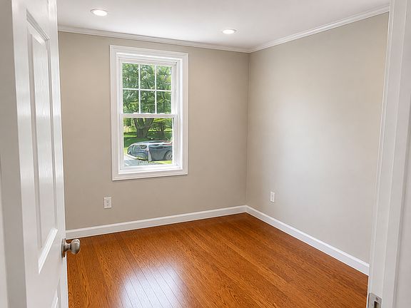 5th image of 9 Milne Ave